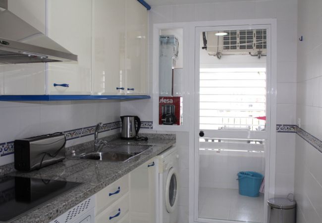 ZapHoliday - 2105 - appartement verhuur in La Duquesa, Costa del Sol - keuken