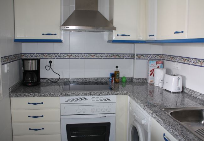 Zapholiday - 2099 - Appartement te huur aan Golf La Duquesa, Costa del Sol - keuken